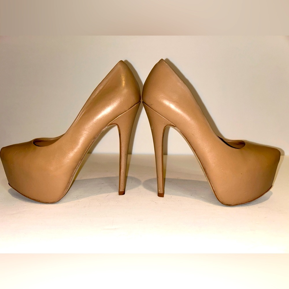 Steve Maddens Sz 6 Tan High Heels